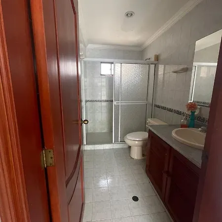 White House 135 Habitación en casa particular